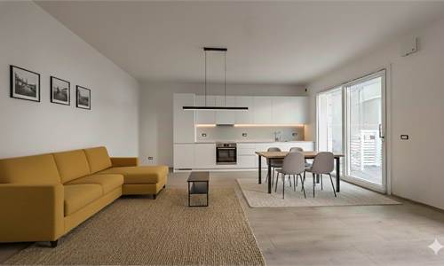 Nuovo appartamento trilocale con corte privata 